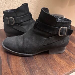 Women's Black Born Ankle Boots size 8 distressed leather - like new!